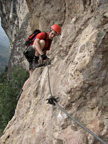  Benedikt beim Klettern